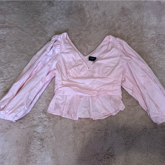Cotton, pink, puffy sleeved cropped house. Adorable. - Picture 2 of 2